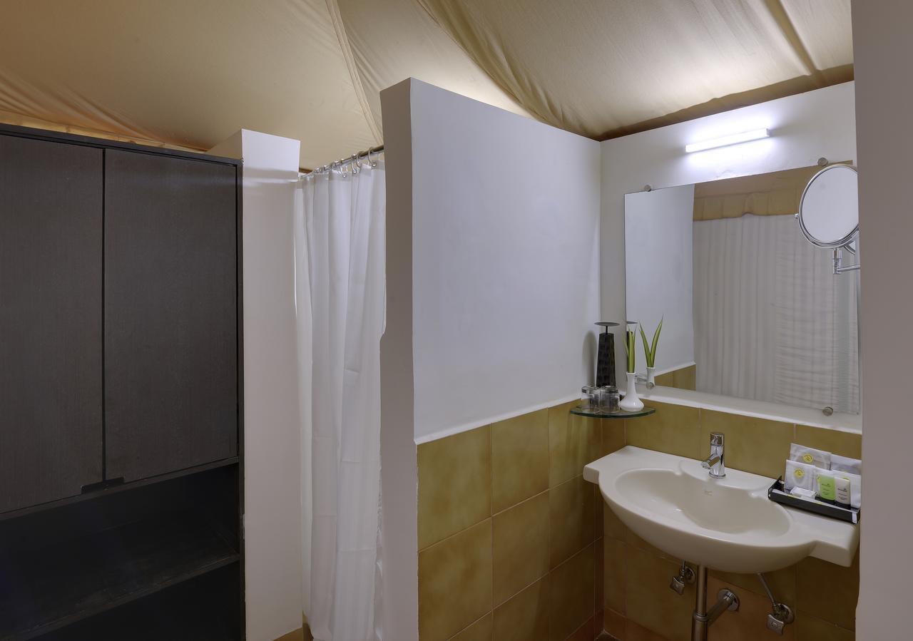 Sterling Kanha Exterior photo