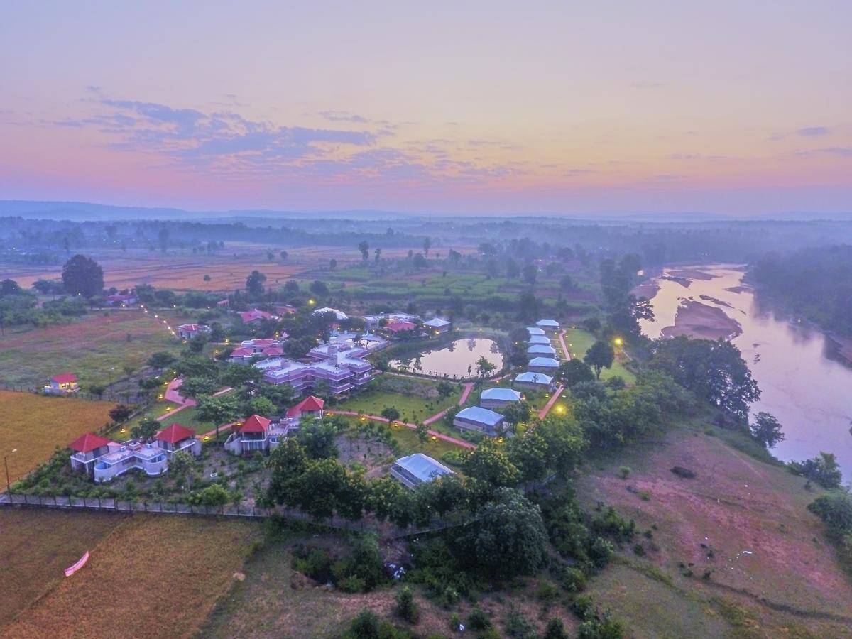 Sterling Kanha Exterior photo